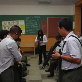 homem invade escola em Macapá e faz funcionária refém