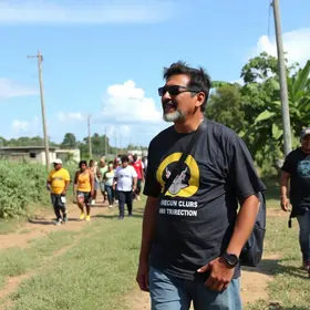 Clécio Luís participa de caminhadas em Macapá