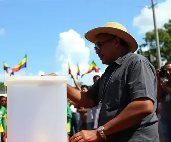 Davi Alcolumbre vota em Macapá e celebra democracia